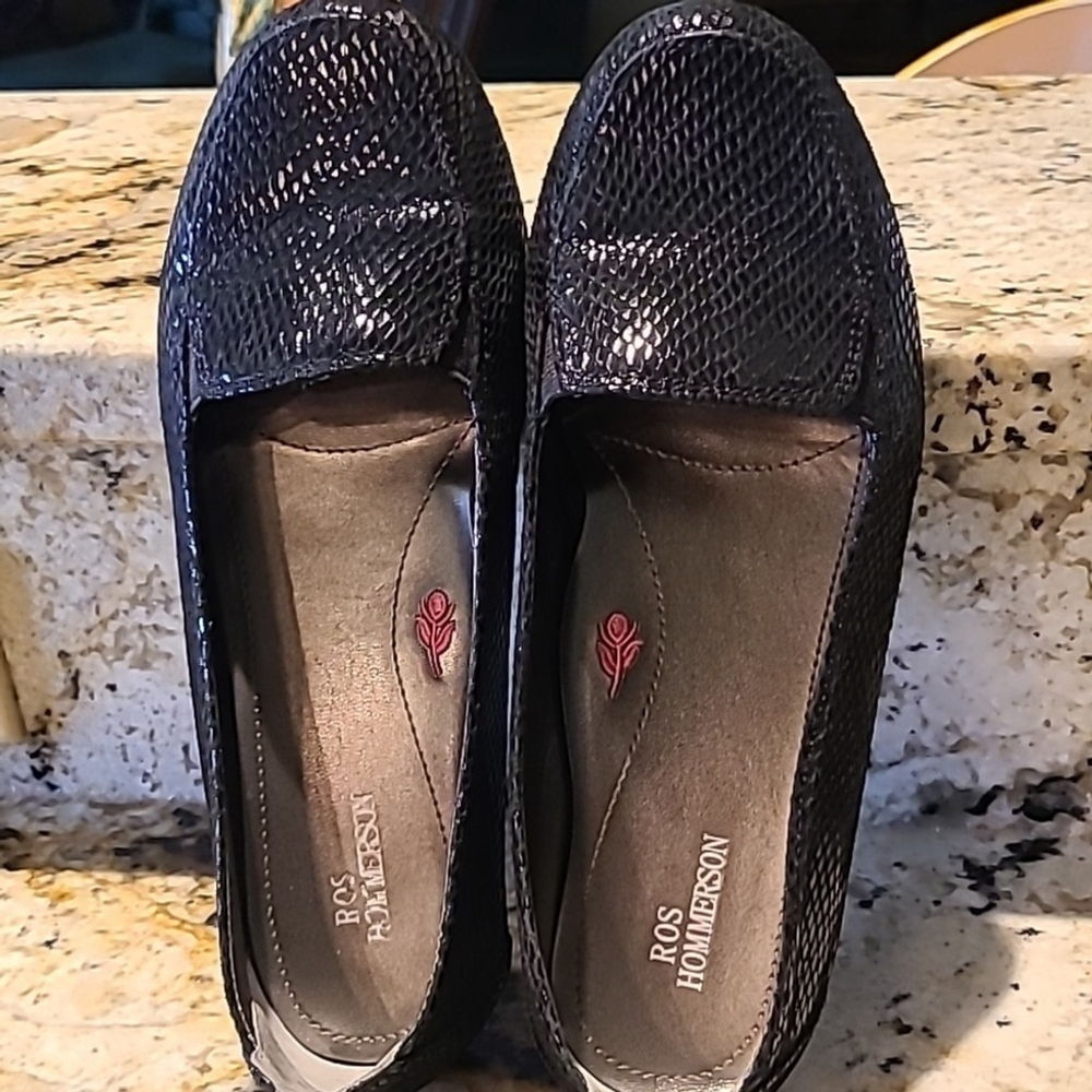 Ros Hommerson women's black snake embossed leather "Regan" sz. 7. 5 Wide(#1230).